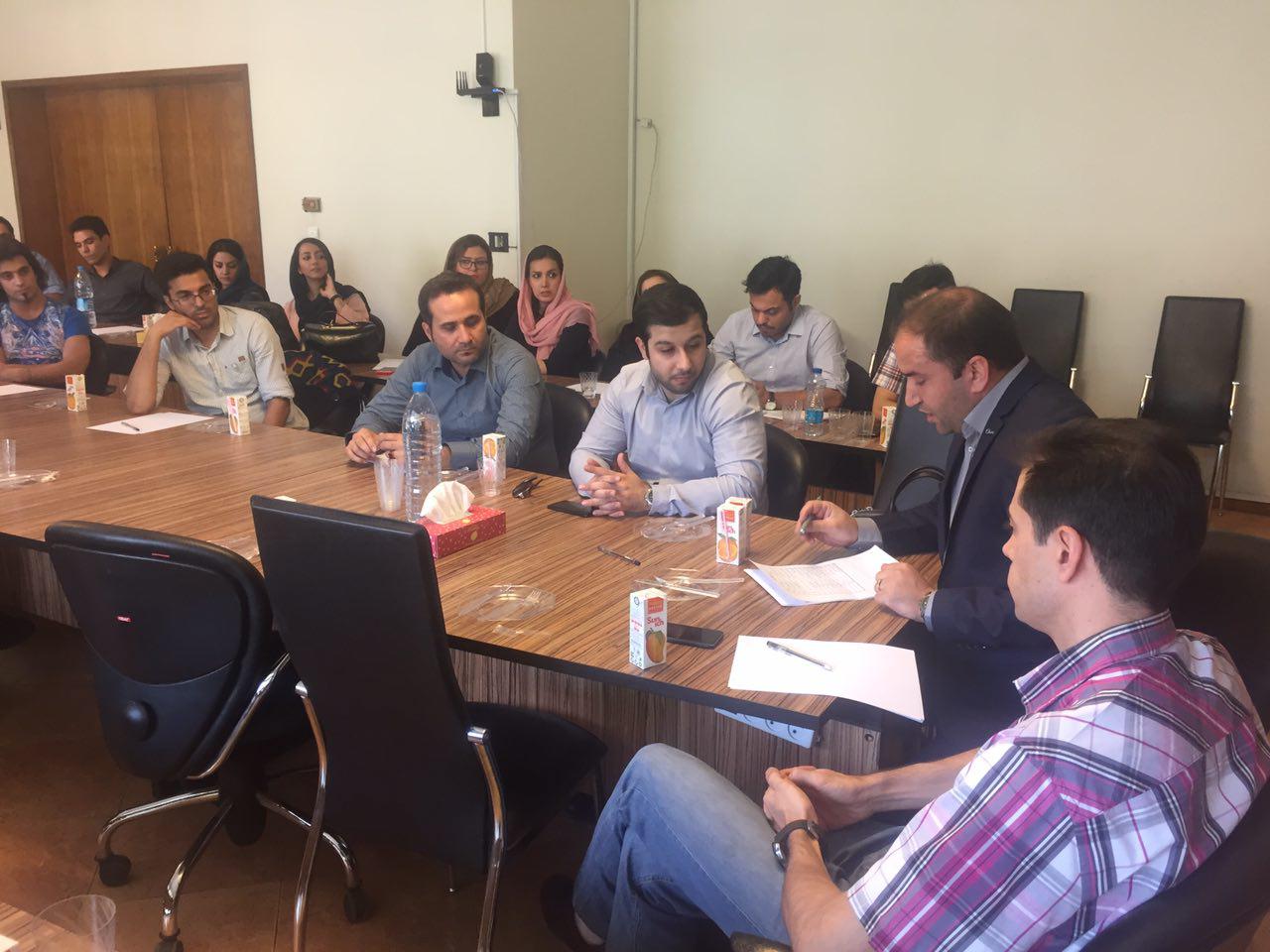 نشست صمیمانه مدیران و کارکنان نوران